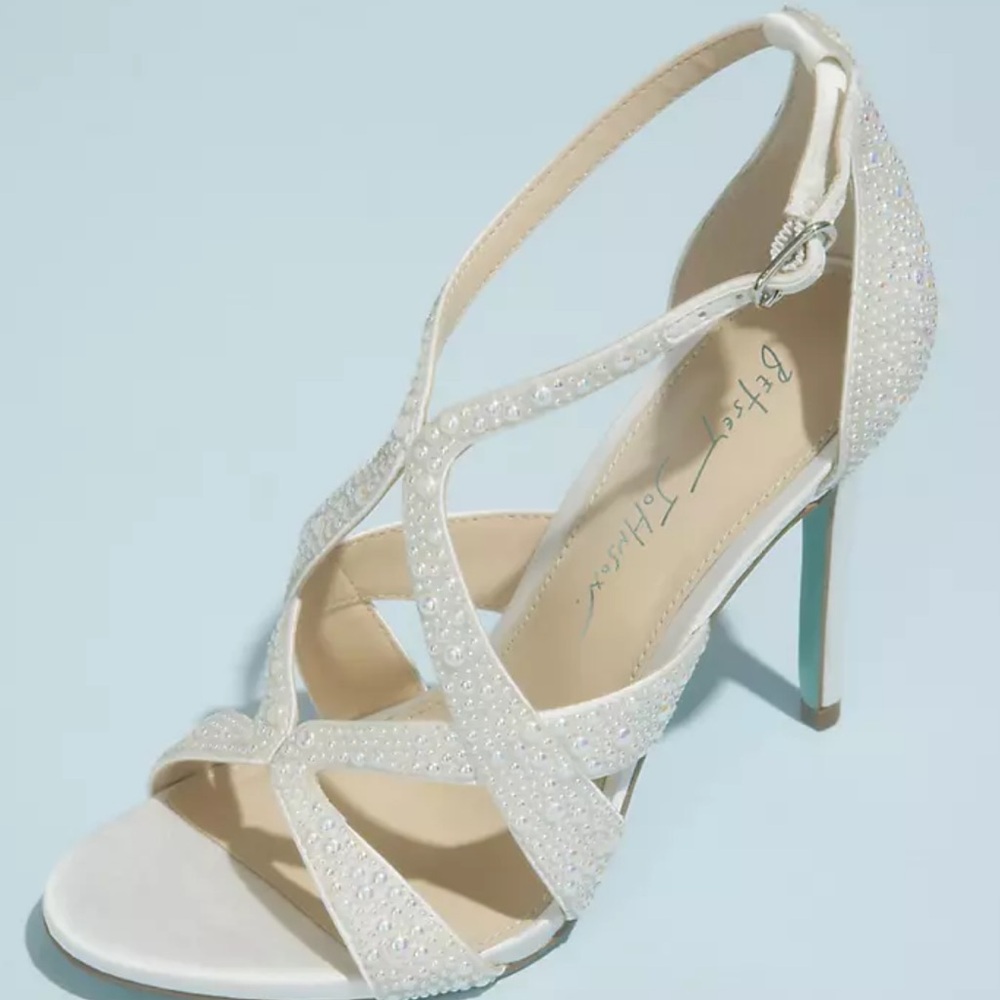 Betsey Johnson Pearl Heels - Picture 2 of 14
